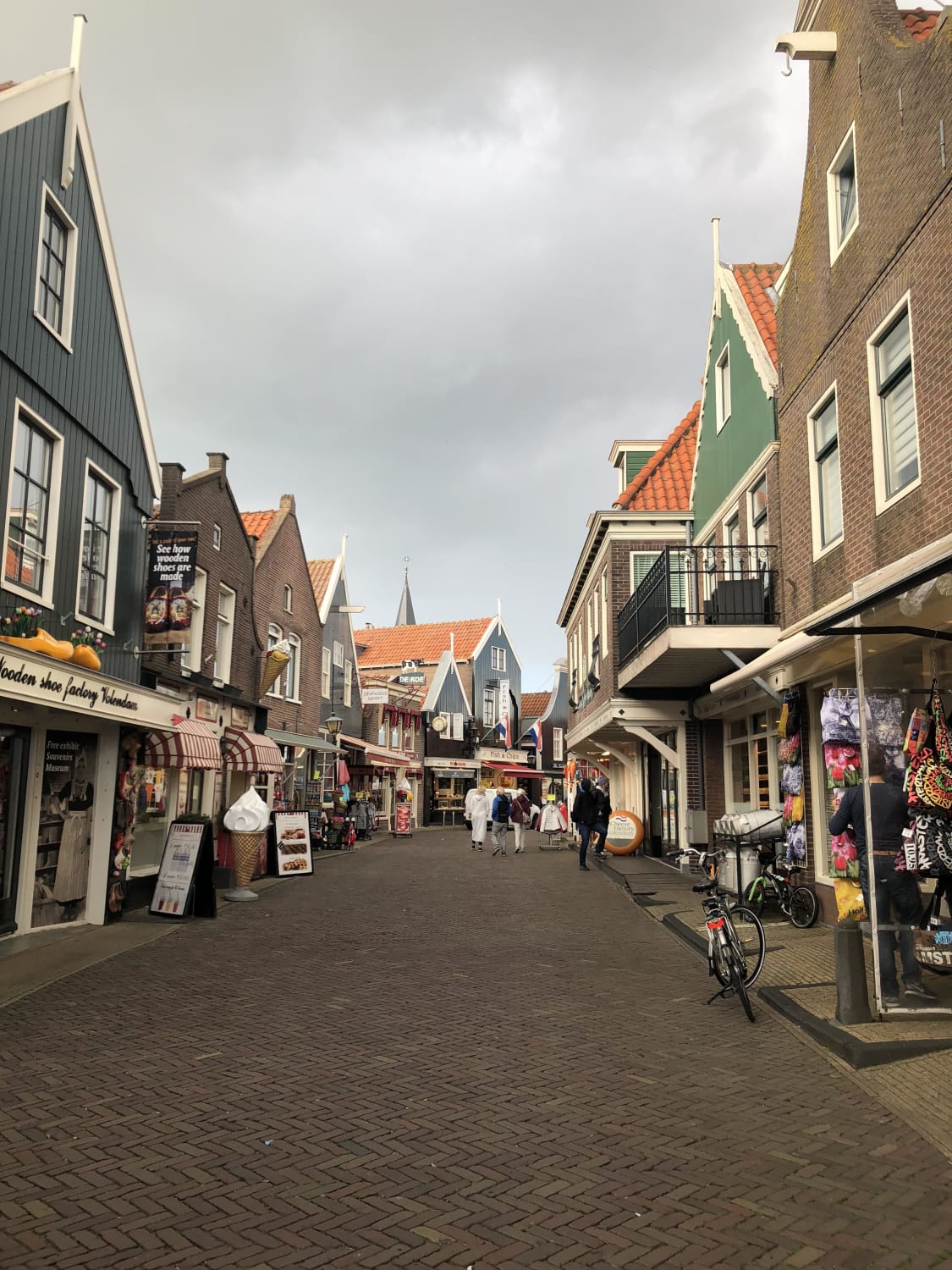 Amazing street in Holland. I do not remember the exact name of the city, but it is an hour's drive from Amsterdam and its very beautiful😍
