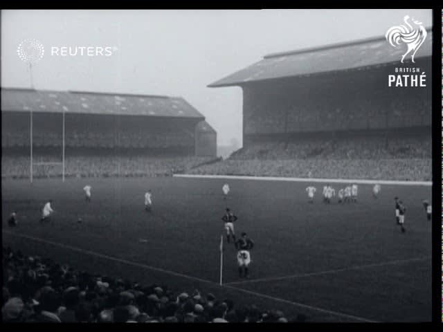 England loses to South Africa in rugby at Twickenham (1952)