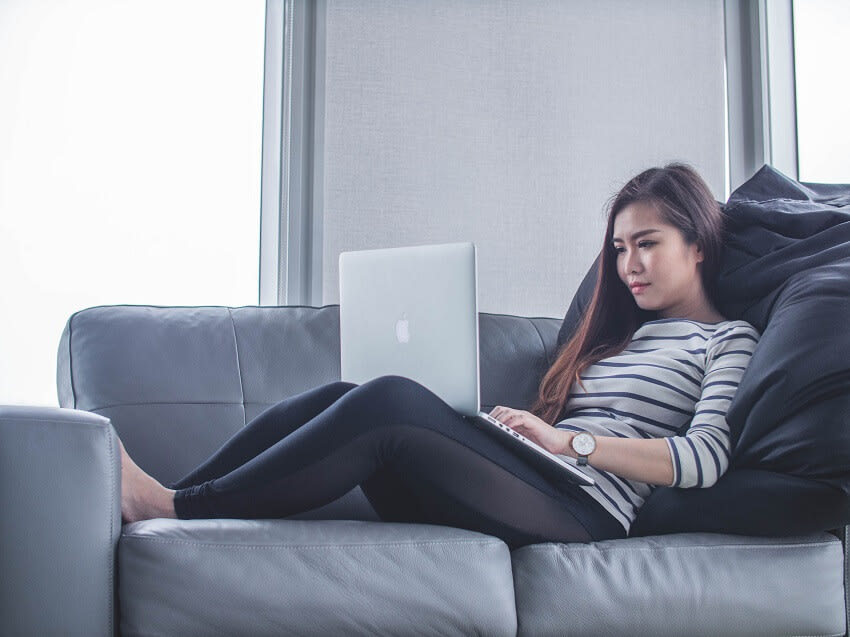 25 Online Jobs from Home for Students (Make a Full-Time Income From Your Couch!)