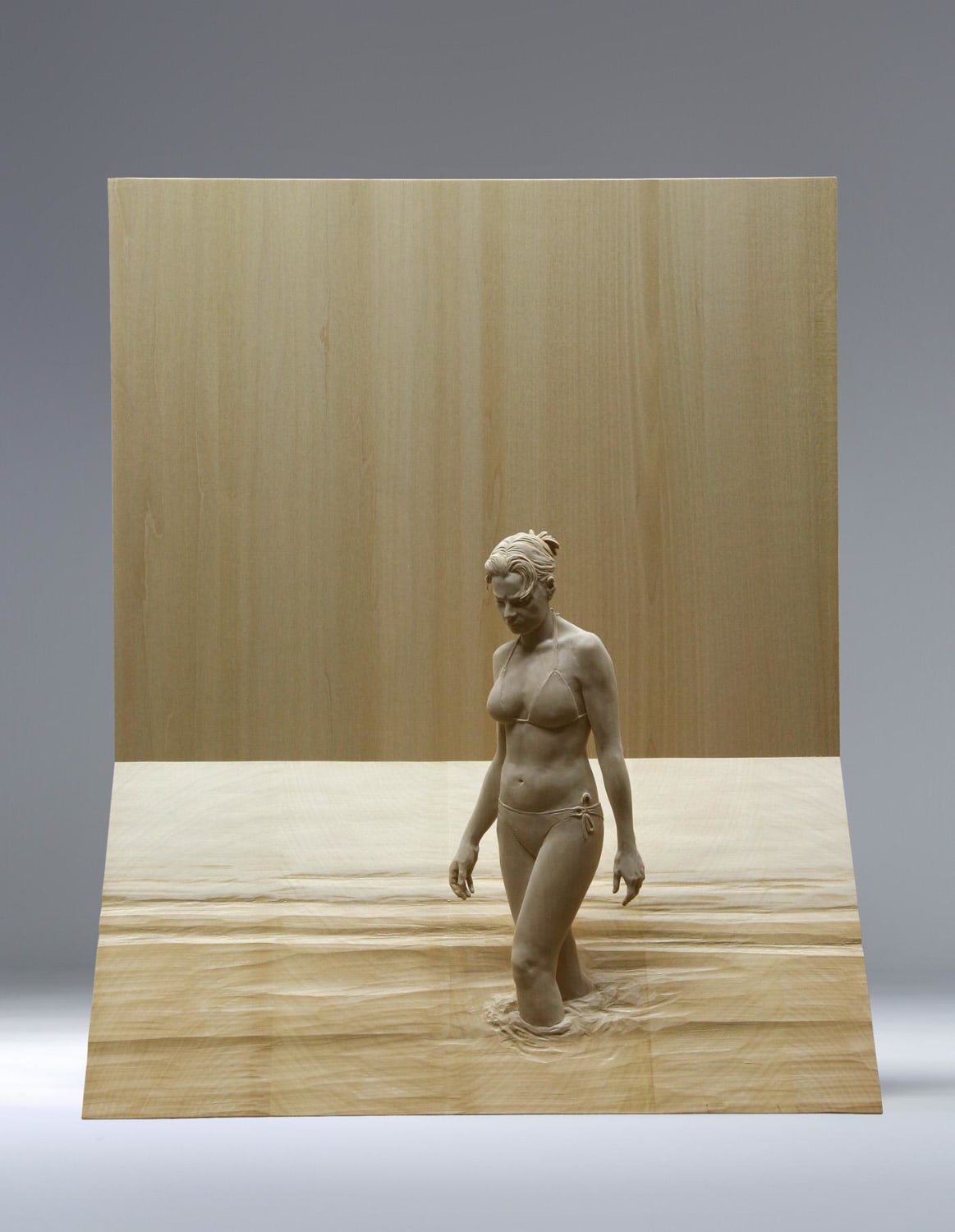 Incredible lifelike wooden sculptures by artist Peter Demetz