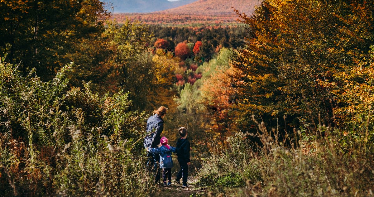 The Unique Health Benefits of Autumn Hikes