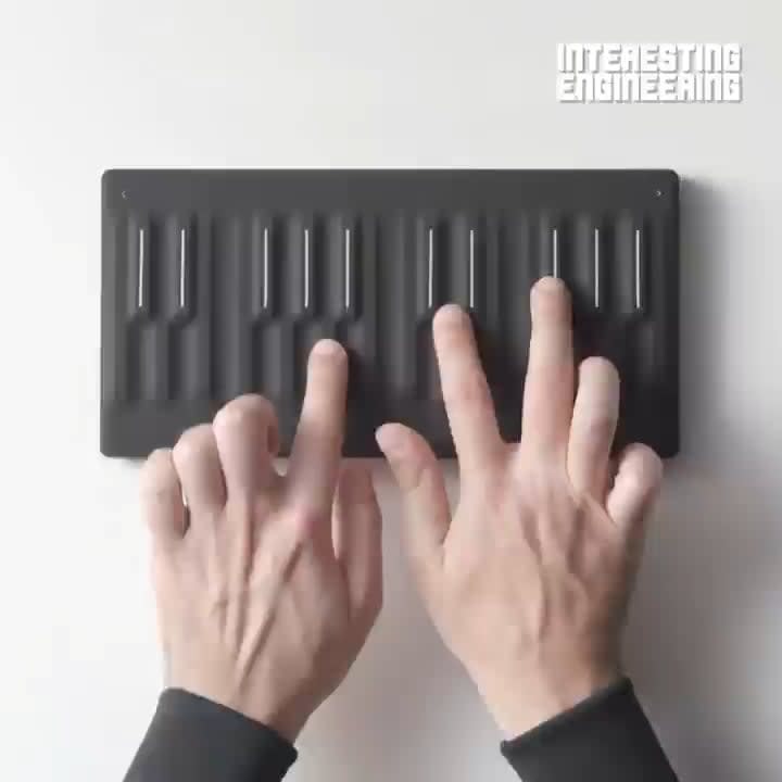 5D Touch technology of this keyboard combines bits with portable music work for intuitive sound shaping. [Sound ON!]