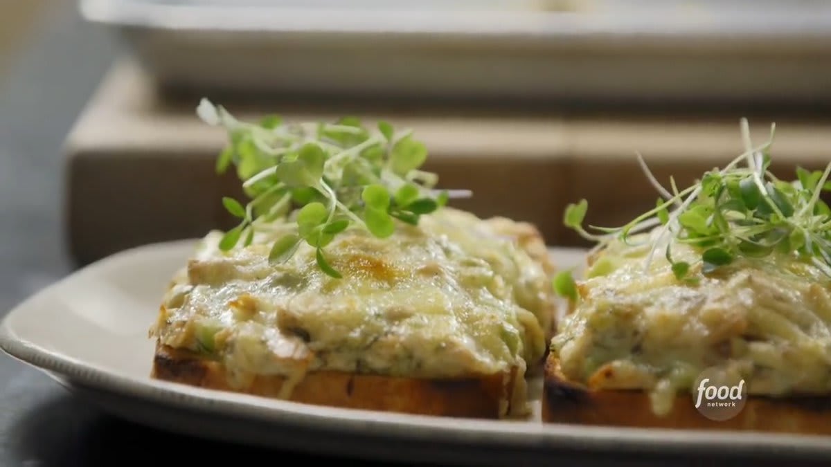 MELTING over these creamy tuna sandwiches with dill, anchovy paste and Swiss cheese, @inagarten! Subscribe to @discoveryplus to stream more episodes of BarefootContessa Back to Basics: https://t.co/1BNEERloUI. discoveryplus Get the recipe:
