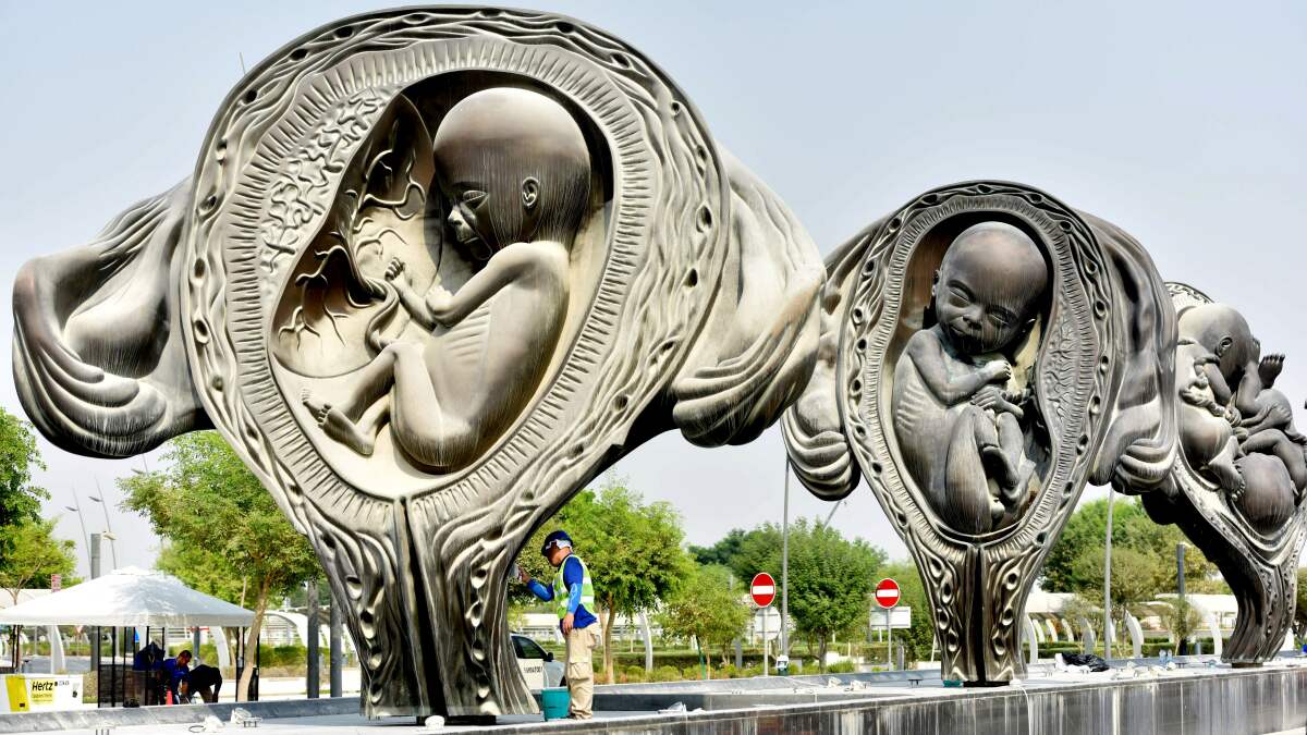 These 14 giant uterus sculptures show you the journey from conception to birth