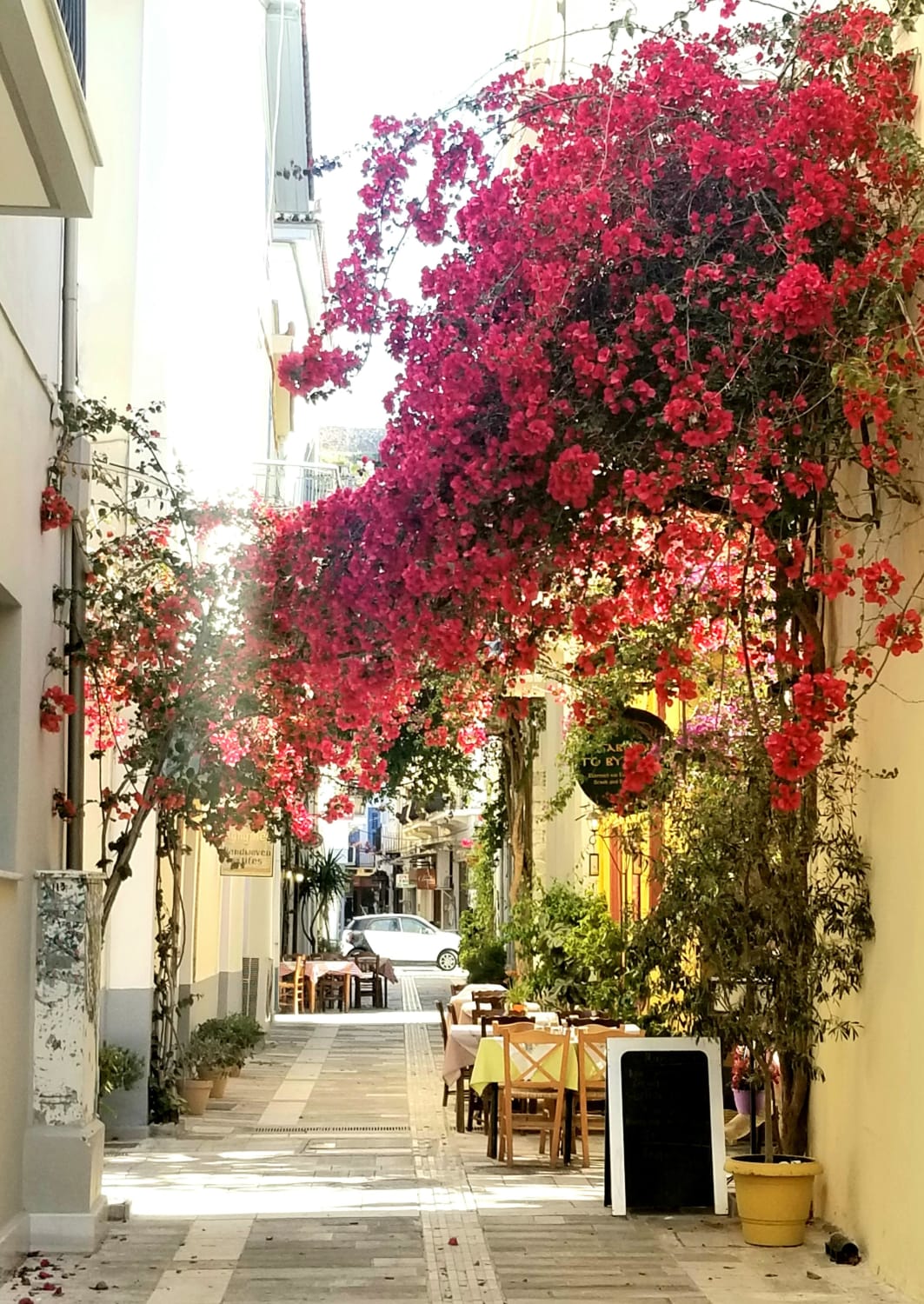 Side street in Greece 🇬🇷