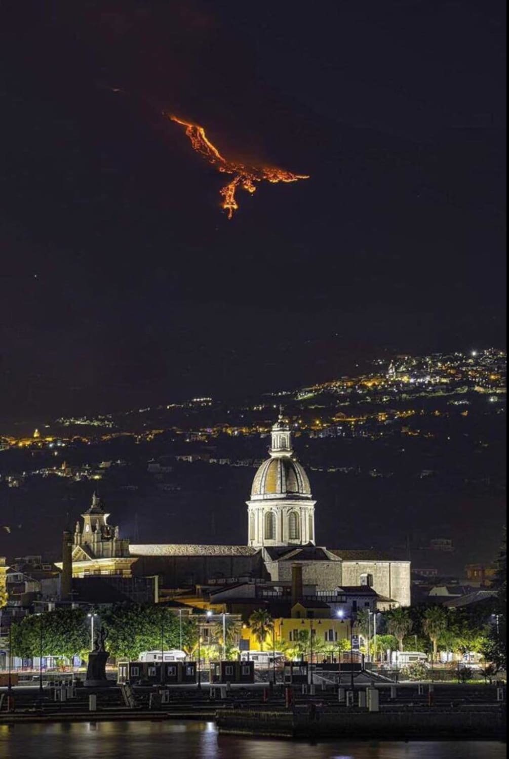 phoenix illusion created from mount Etna eruption