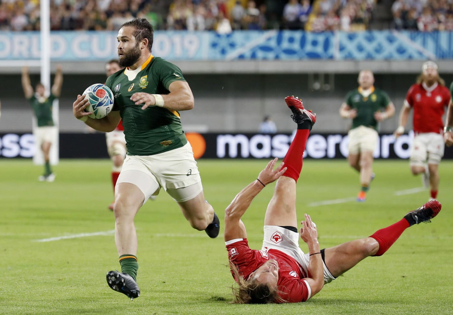 South Africa demolishes Canada 66-7, all but into quarters