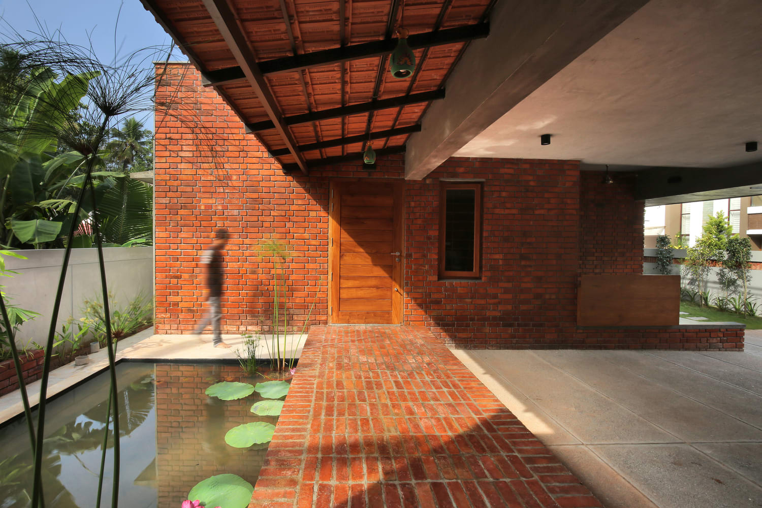 9 Projects that Demonstrate the Versatility of Brick Floor