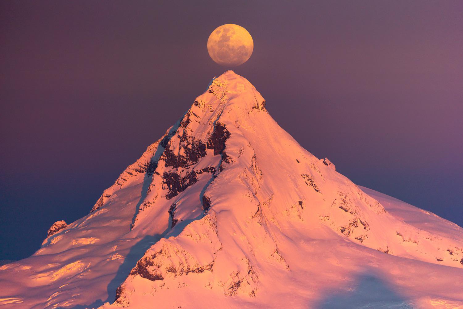 Moonrise, Mt Aspiring New Zealand {OC} @williampatino_photography