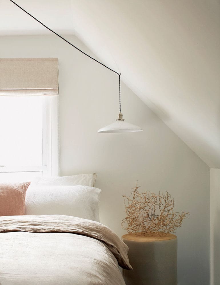 10 minimalist bedrooms we're copying this year (because less clutter = less cleaning = less stress):