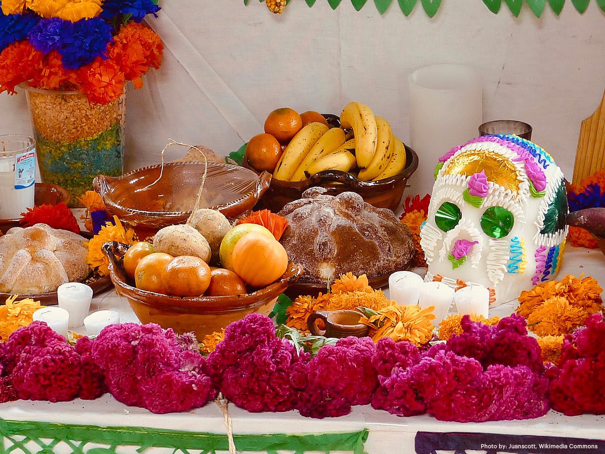 Today, the colorful and fragrant flower cempohualxochitl, or cempasúchil in Spanish, is traditionally used as an offering on domestic altars and tombs during Day of the Dead.