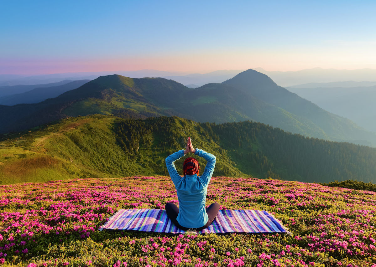 10 must-haves for the traveling yogi