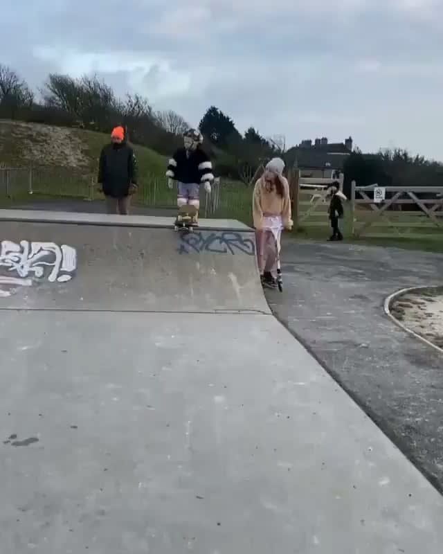 This kid put her helmet on, her puffiest clothes and never gave up trying until she finally managed to slide on the rail with her skateboard