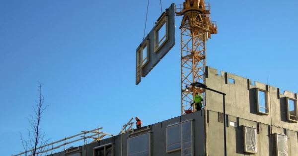 Living with buildings: Mobile and modular construction