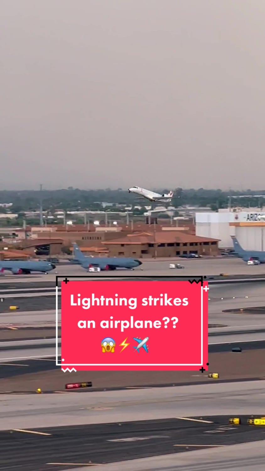Did lightning strike this airplane shortly after takeoff?? 🤔⚡️