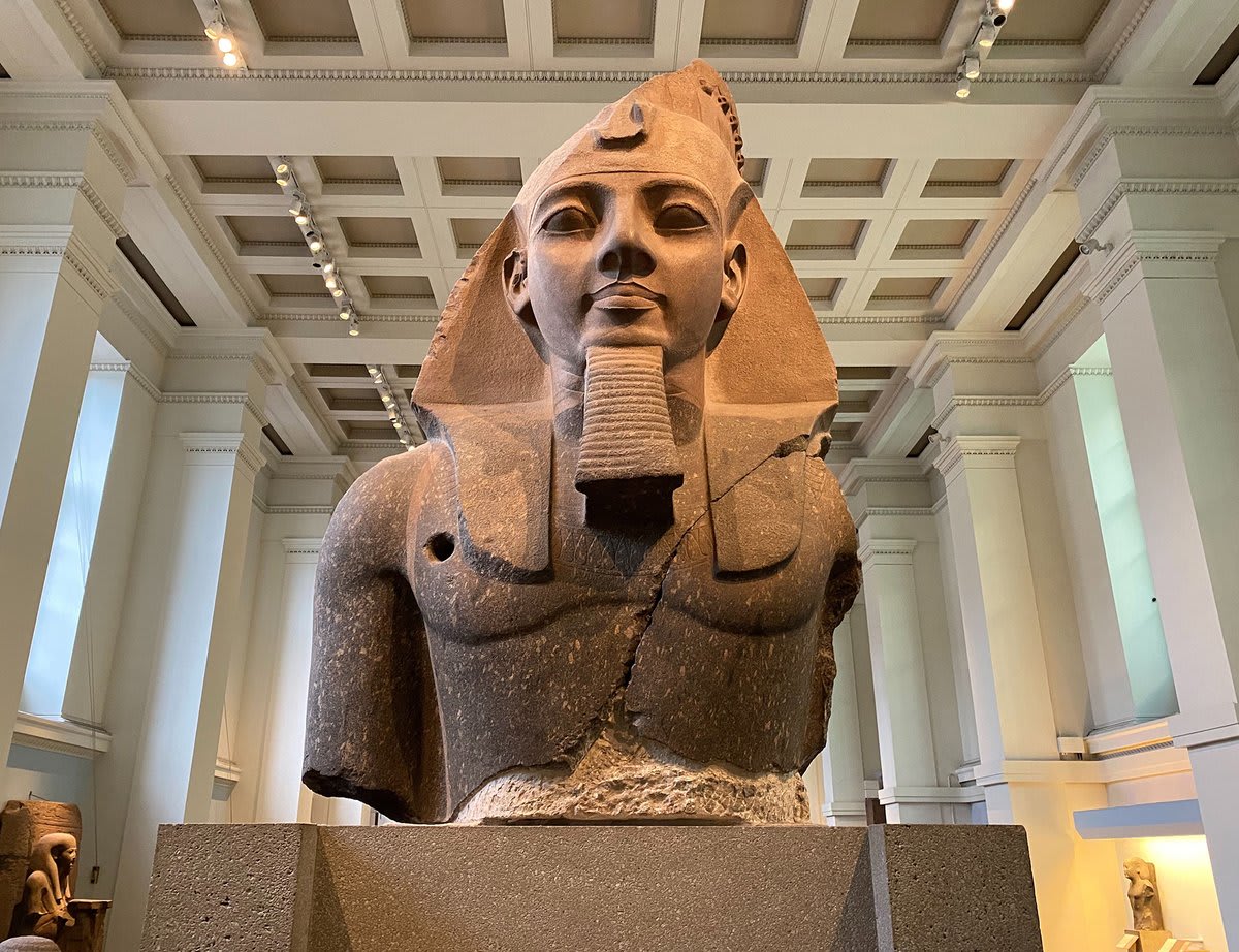 Happy #WorldPoetryDay! 📚 ‘My name is Ozymandias, king of kings: Look on my works, ye Mighty, and despair!’ This statue of Ramesses II inspired Percy Bysshe Shelley to write his sonnet ‘Ozymandias’