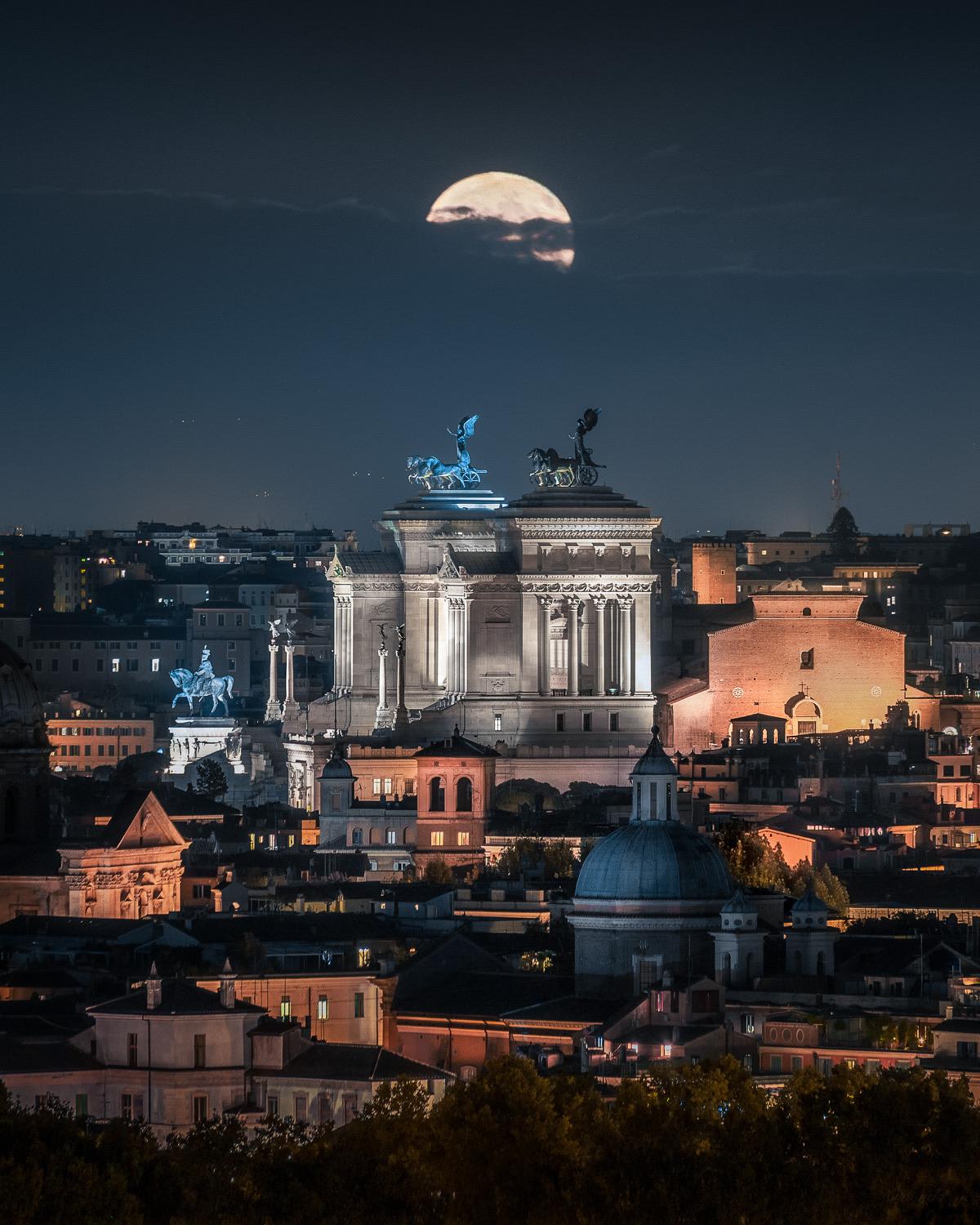 The Supermoon rising over Rome [oc]