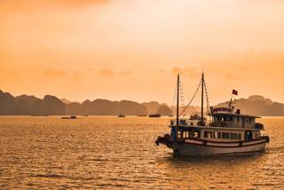Traveling Vietnam for the first time? This Vietnam Travel Guide has answer to all your queries!