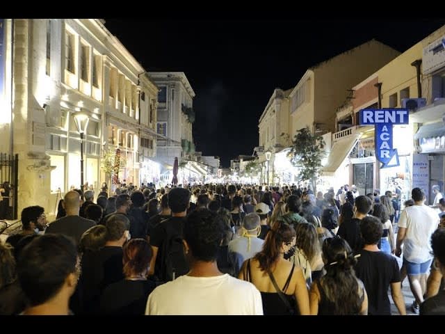 [Video] They evacuated a squat but didn't expect 2000 people protesting on the same day in a small town