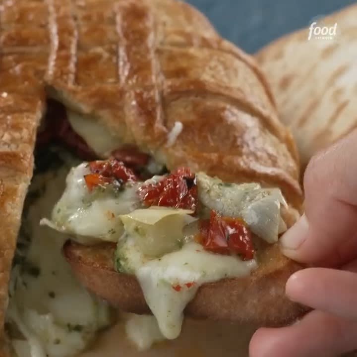Recipe of the Day: Air Fryer Baked Brie with Pesto, Sundried Tomatoes and Artichoke Hearts 🤤 Get the recipe: