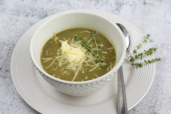 Cauliflower and Broccoli Soup - a healthy vegetarian or vegan meal