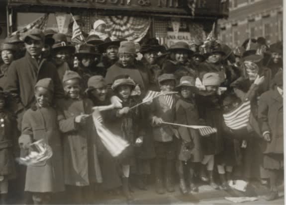 In 1919, friends, family, and neighbors lined Fifth Avenue, the most famous street in NYC, to welcome home the Harlem Hellfighters! Did you know the 1950Census had an extra section that asked if veterans served in WW1 or #WW2? ArchivesOnMyStreet 📸