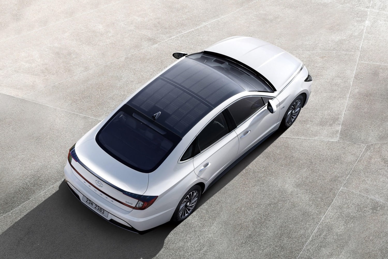 Hyundai Sonata Hybrid debuts with a fancy new solar roof