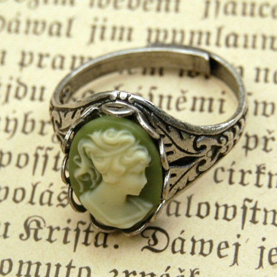 Green Lady Cameo Ring in Silver