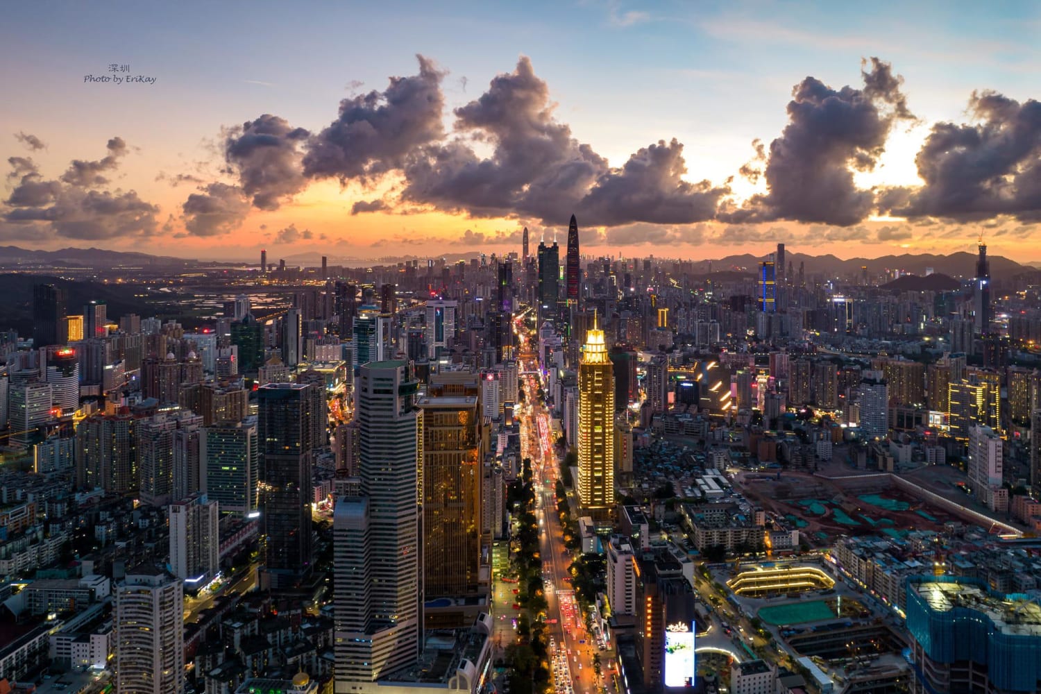 Evening falls over the immense skyline of Shenzhen. (photo by EriKay)