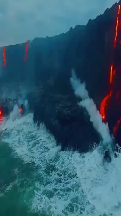 Magma flowing into the Pacific Ocean, Hawaii