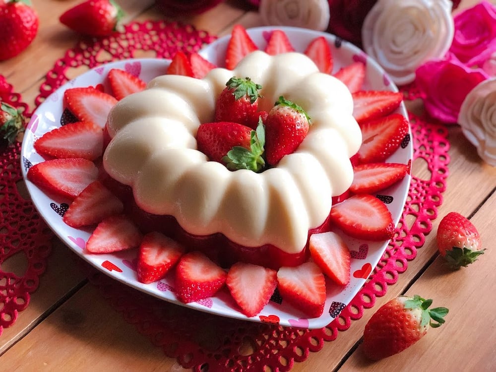 Strawberries N Cream Jello Dessert