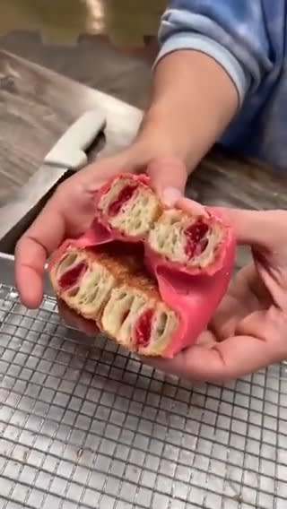 No wonder they call it the "100 layer doughnut" 😮 🎥: https://t.co/pv2eKfxXce 📍: