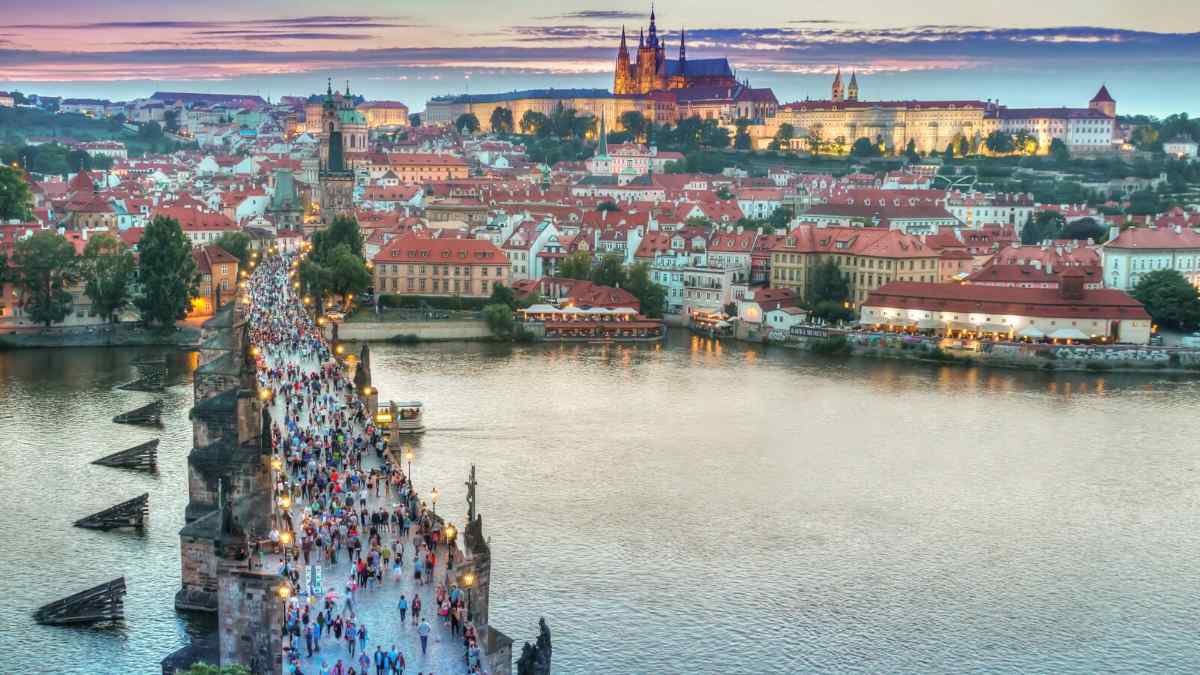 Weekend in Prague: Your Guide to The Perfect City Break - Robe trotting