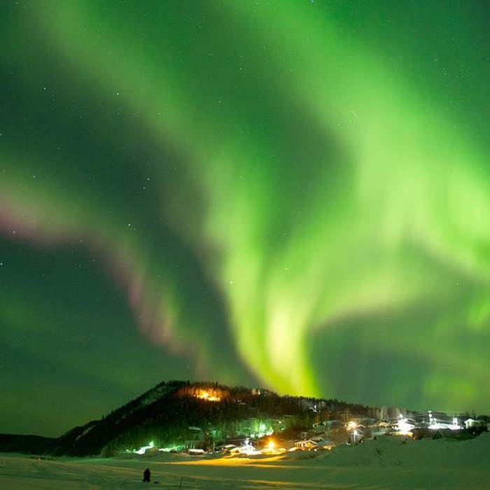 Solar storm heading to Earth may bring Northern Lights far south. Here's how to see the auroras.