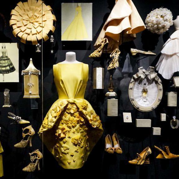 Discover 300 Awesome Couture Dresses by Christian Dior