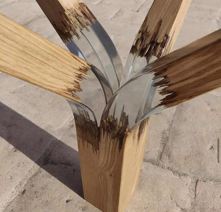 Decor consists of broken wood and transparent glue
