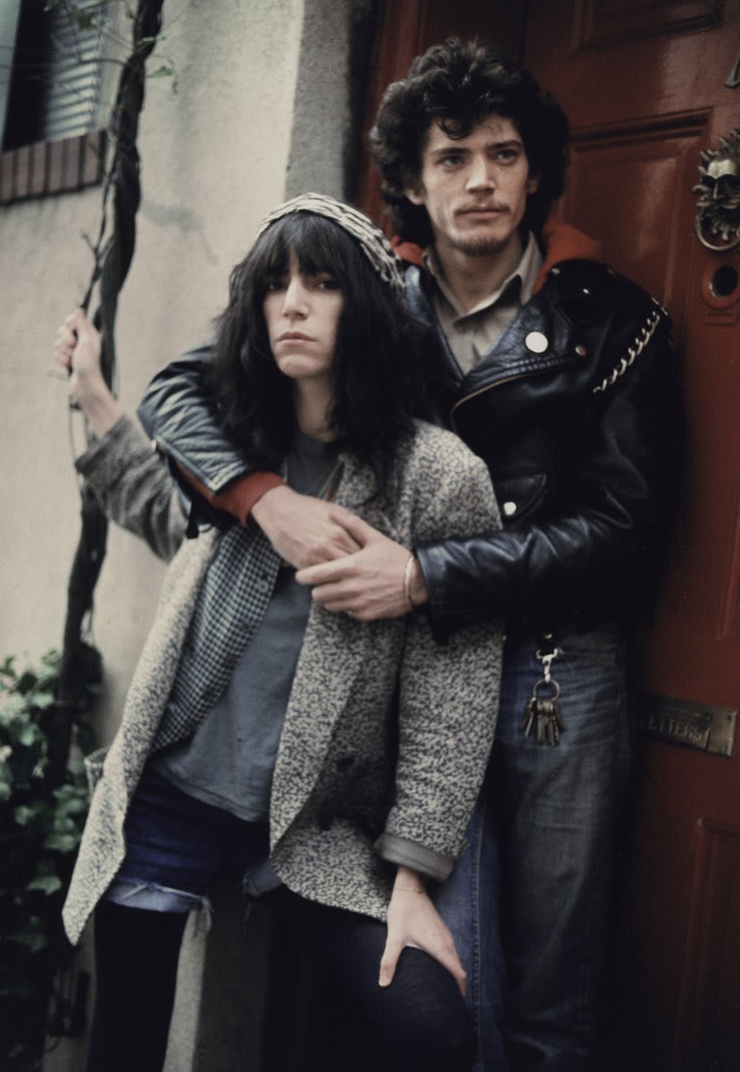 Patti Smith and Robert Mapplethorpe met in New York during the summer of 1967. Though romantic in the beginning, the duo’s relationship evolved over time as they achieved success in their individual artistic fields. 📷: