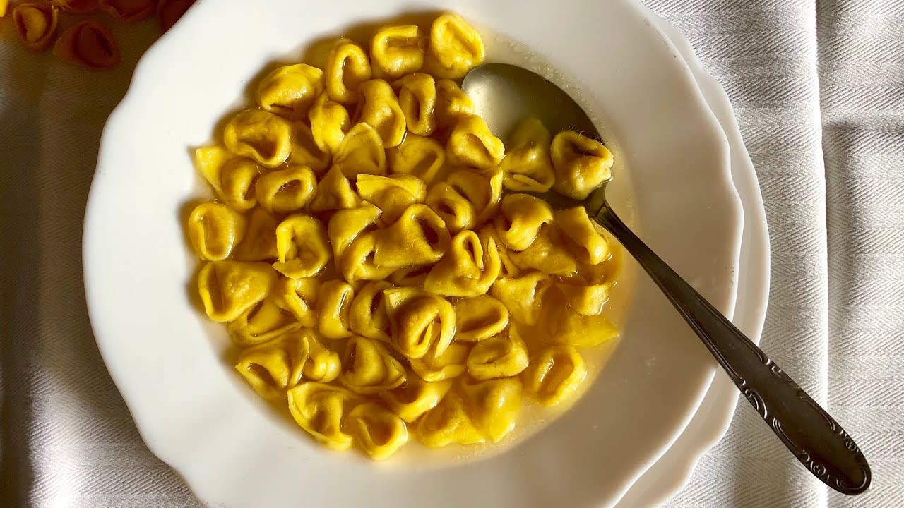 Pasta Grannies make' tortellini in brodo' from Bologna