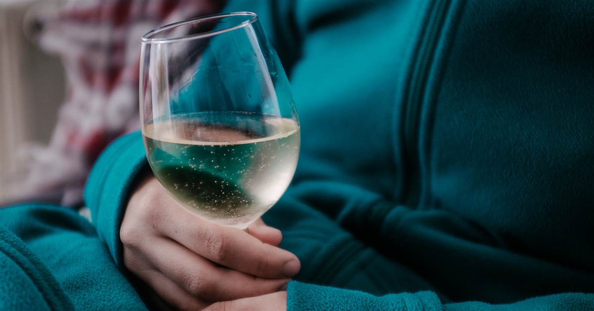 Women's mental health improves after giving up alcohol, study finds