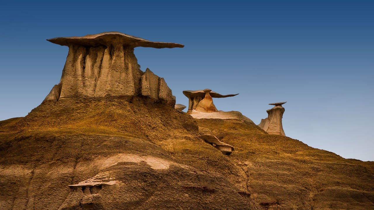 Exploring the Ancient and Otherworldly Bisti Badlands in New Mexico ~ Laurel Christine