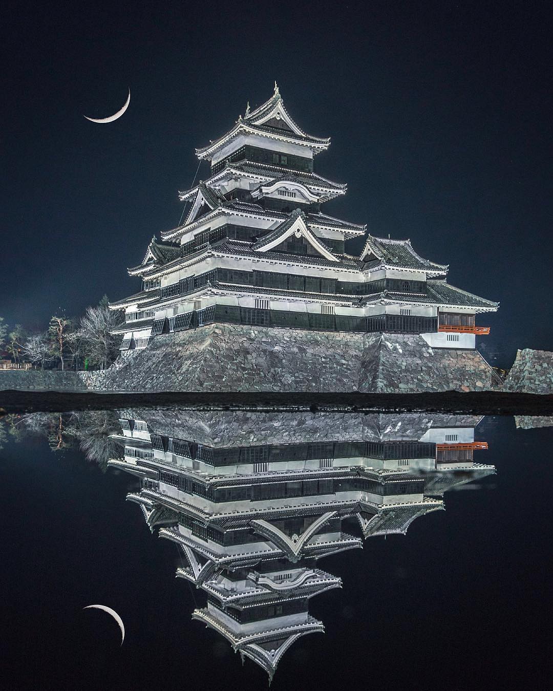 Matsumoto Castle looking like an evil fortress reflecting off the water