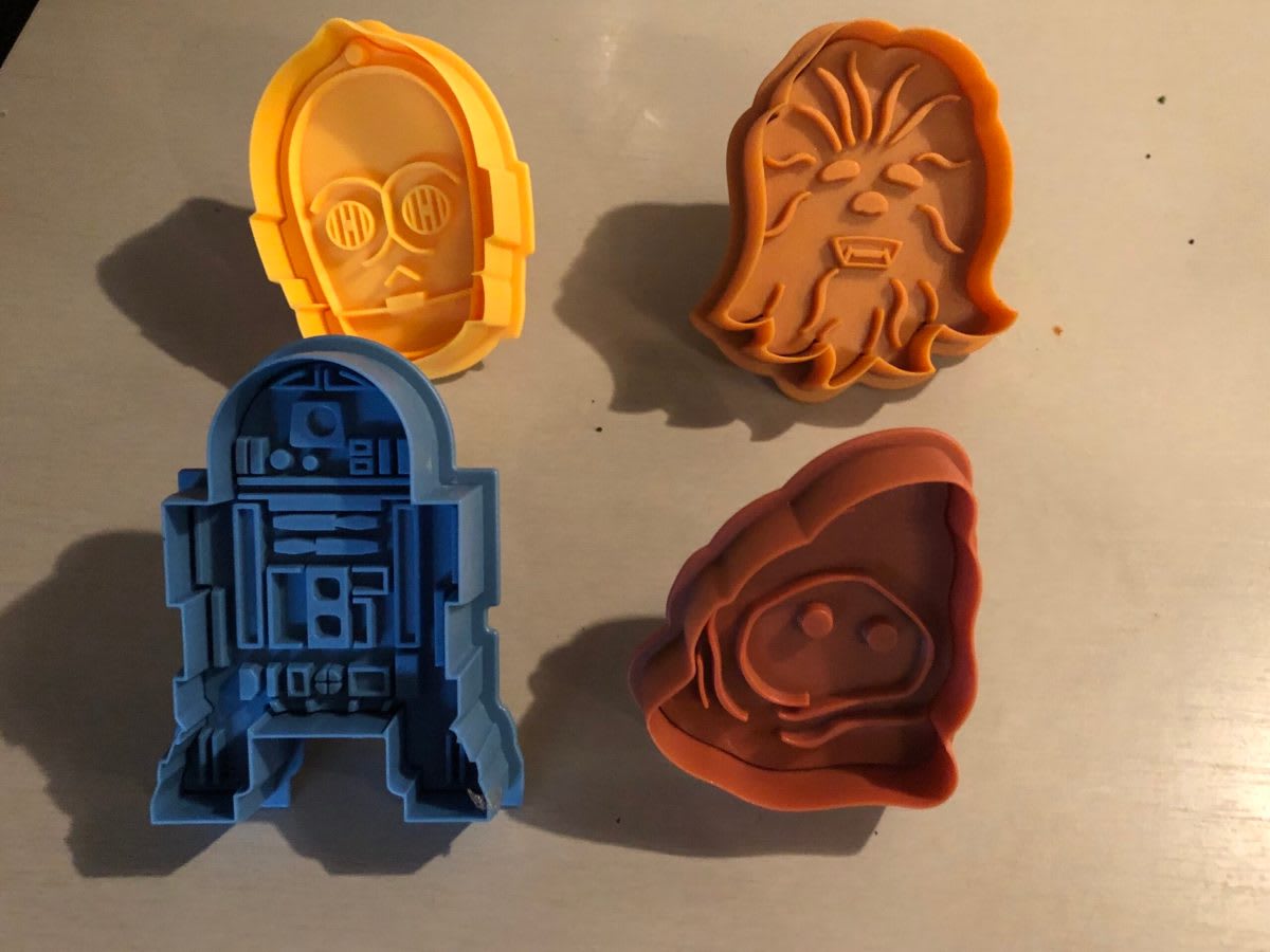 Is this STAR WARS Cookie Cutter supposed to be a Jawa, or a poop?