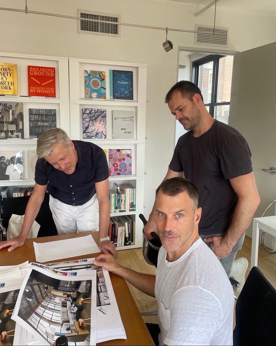 A little tbt moment with interior design extraordinaire and @monacellipress author Shawn Henderson in our New York office 🗽 📸 courtesy of Shawn Henderson
