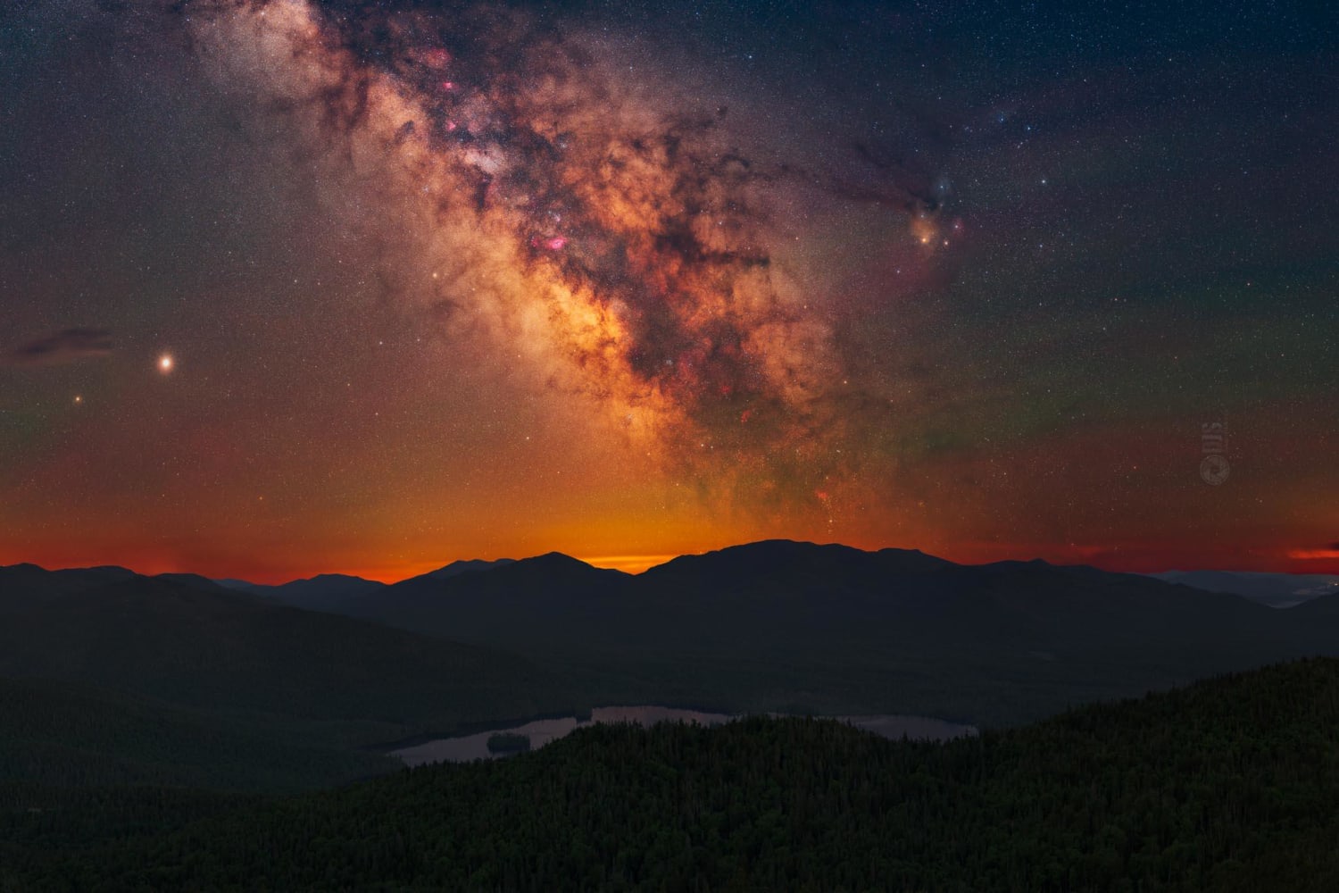 Using a star tracker, I stitched together 20 images to create this 120 MP high resolution Milky Way pano—zoom in to see the details!