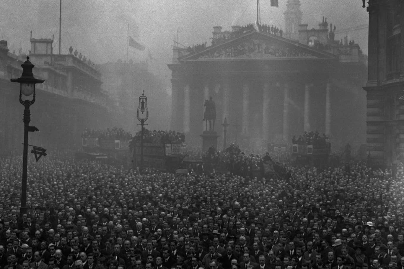 Crowds in London observe the two-minutes silence on November 11, 1919.
