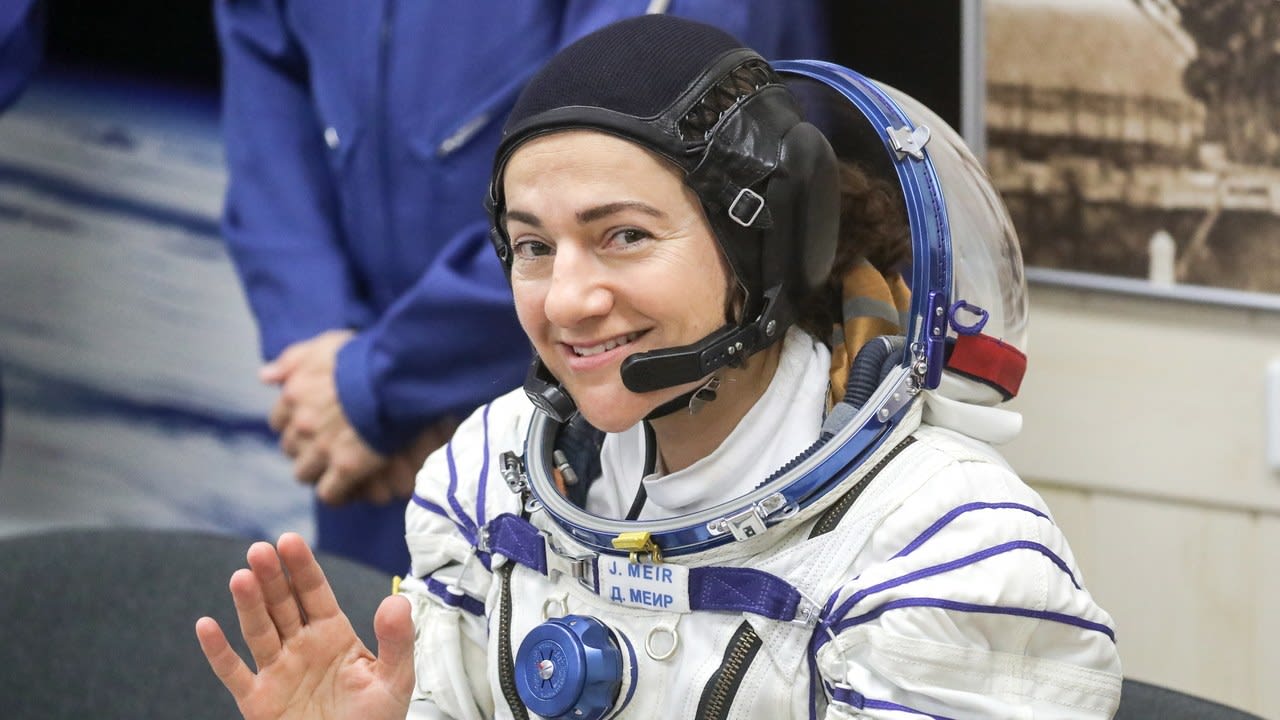 The First All-Female Spacewalk Is Happening Right Now
