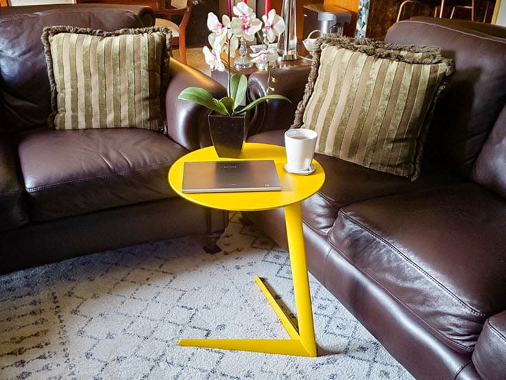 How To Perk Up Your Spring Decor With A Colorful Side Table
