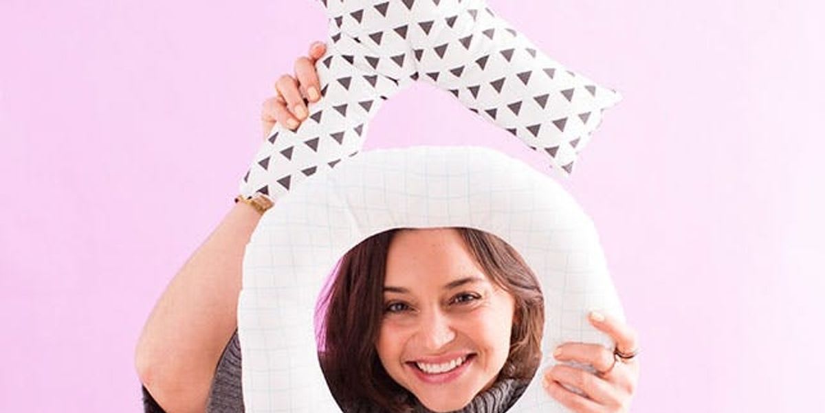How to Make XOXO Pillows Your Couch Will Love All Year Long