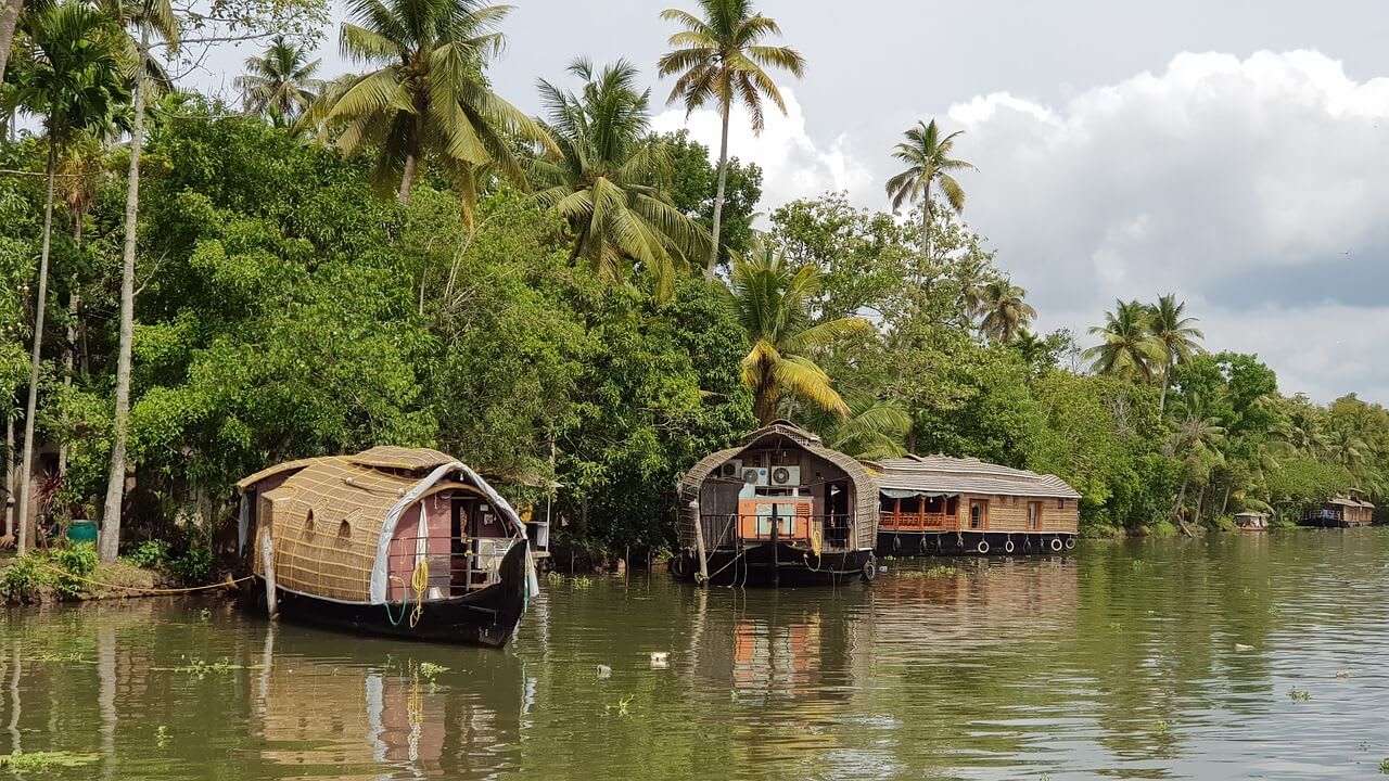Top 5 Beautiful Backwater Retreats in Kerala - Wellington World Travels