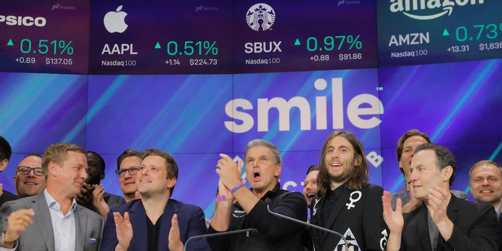 SmileDirectClub tanks after short-seller tweets that its stores were raided by the Dental Board of California | Markets Insider